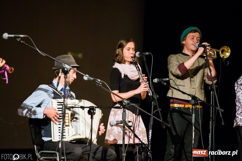 Zdjęcie w galerii na portalu naszraciborz.pl: Drugi dzień Raciborskiego Festiwalu Podróżniczego Wiatraki wiadomości z regionu