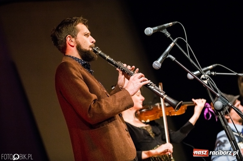 Zdjęcie w galerii na portalu naszraciborz.pl: Drugi dzień Raciborskiego Festiwalu Podróżniczego Wiatraki wiadomości z regionu