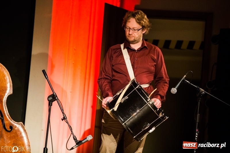 Zdjęcie w galerii na portalu naszraciborz.pl: Drugi dzień Raciborskiego Festiwalu Podróżniczego Wiatraki wiadomości z regionu