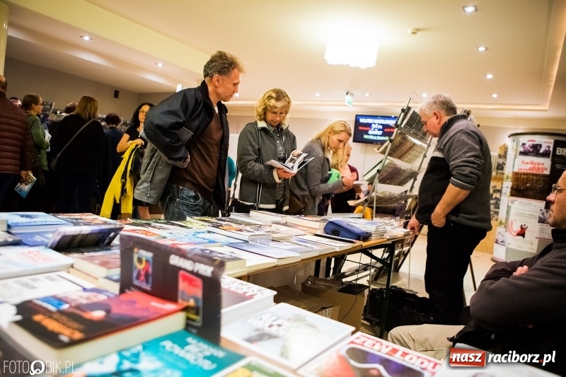 Zdjęcie w galerii na portalu naszraciborz.pl: Drugi dzień Raciborskiego Festiwalu Podróżniczego Wiatraki wiadomości z regionu