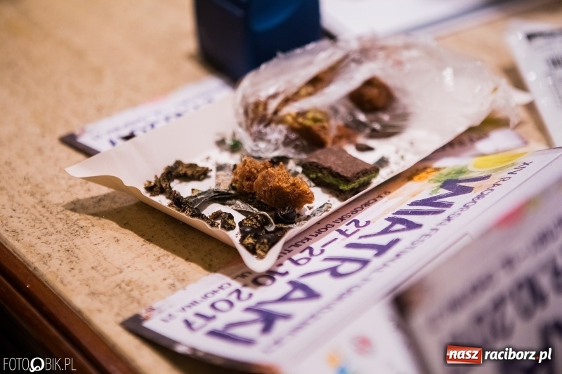 Zdjęcie w galerii na portalu naszraciborz.pl: Drugi dzień Raciborskiego Festiwalu Podróżniczego Wiatraki wiadomości z regionu