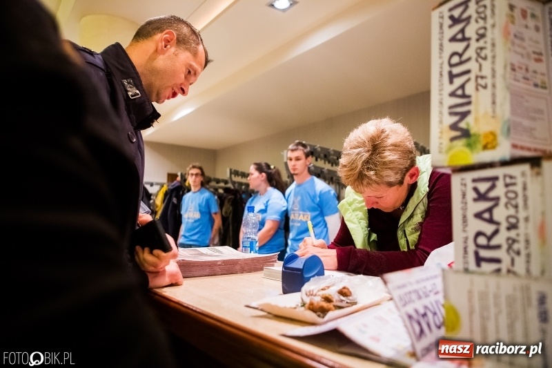 Zdjęcie w galerii na portalu naszraciborz.pl: Drugi dzień Raciborskiego Festiwalu Podróżniczego Wiatraki wiadomości z regionu