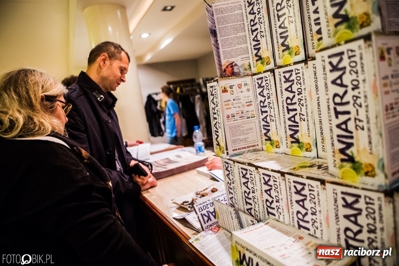 Zdjęcie w galerii na portalu naszraciborz.pl: Drugi dzień Raciborskiego Festiwalu Podróżniczego Wiatraki wiadomości z regionu