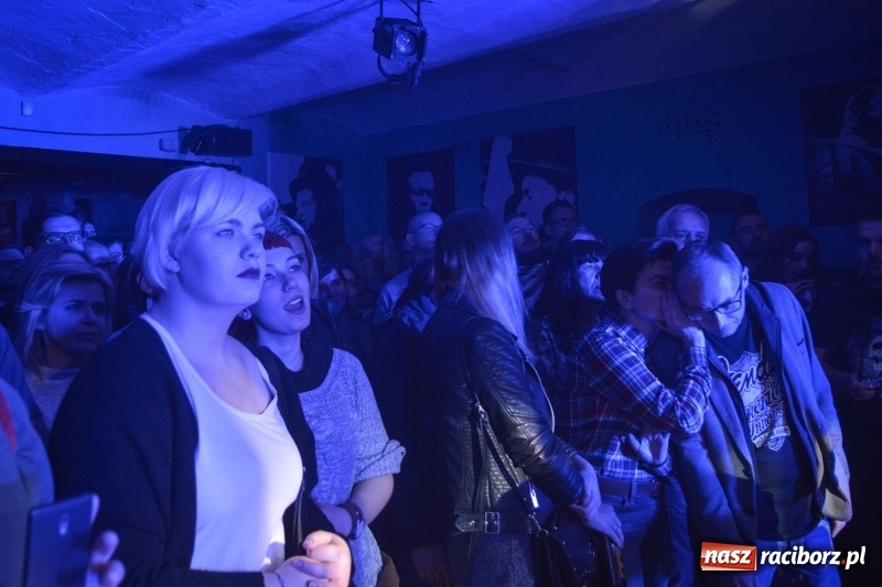 Zdjęcie w galerii na portalu naszraciborz.pl: Muzyczna uczta w wykonaniu Fisz Emade Tworzywo. Koniec Świata wypełniony po brzegi wiadomości z regionu