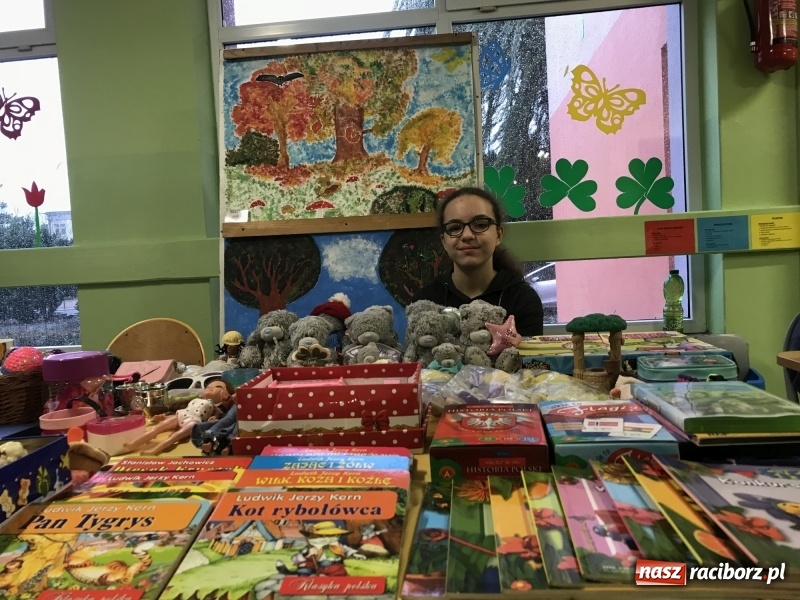 Zdjęcie w galerii na portalu naszraciborz.pl: W SP 15 ruszył kiermasz staroci, antyków i wszelkich różności  wiadomości z regionu