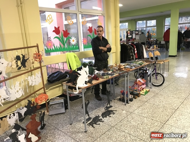Zdjęcie w galerii na portalu naszraciborz.pl: W SP 15 ruszył kiermasz staroci, antyków i wszelkich różności  wiadomości z regionu