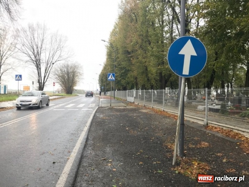 Zdjęcie w galerii na portalu naszraciborz.pl: Zakaz wstępu na cmentarze przy Głubczyckiej i Jeruzalem! wiadomości z regionu