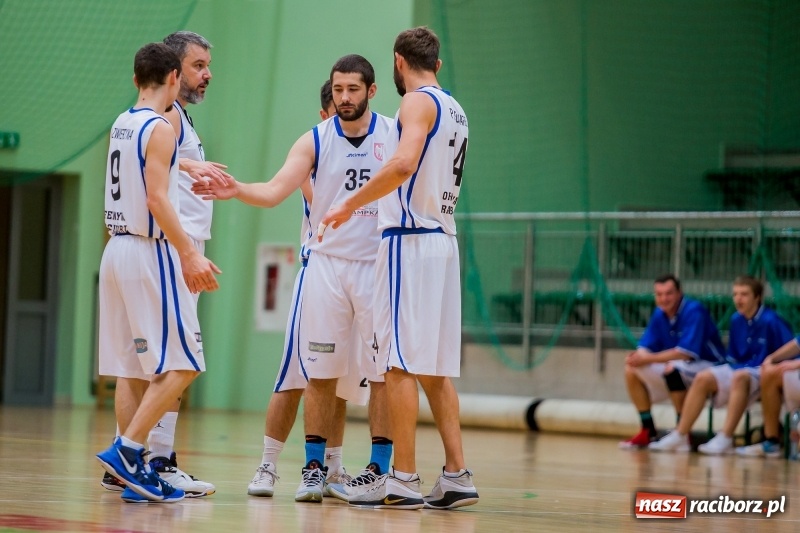 Zdjęcie w galerii na portalu naszraciborz.pl: Koszykówka: Wysoka wygrana Ofensywy Racibórz z MKS Strzelce Opolskie wiadomości z regionu