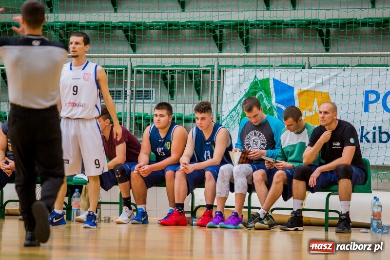 Zdjęcie w galerii na portalu naszraciborz.pl: Koszykówka: Wysoka wygrana Ofensywy Racibórz z MKS Strzelce Opolskie wiadomości z regionu