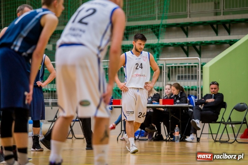 Zdjęcie w galerii na portalu naszraciborz.pl: Koszykówka: Wysoka wygrana Ofensywy Racibórz z MKS Strzelce Opolskie wiadomości z regionu