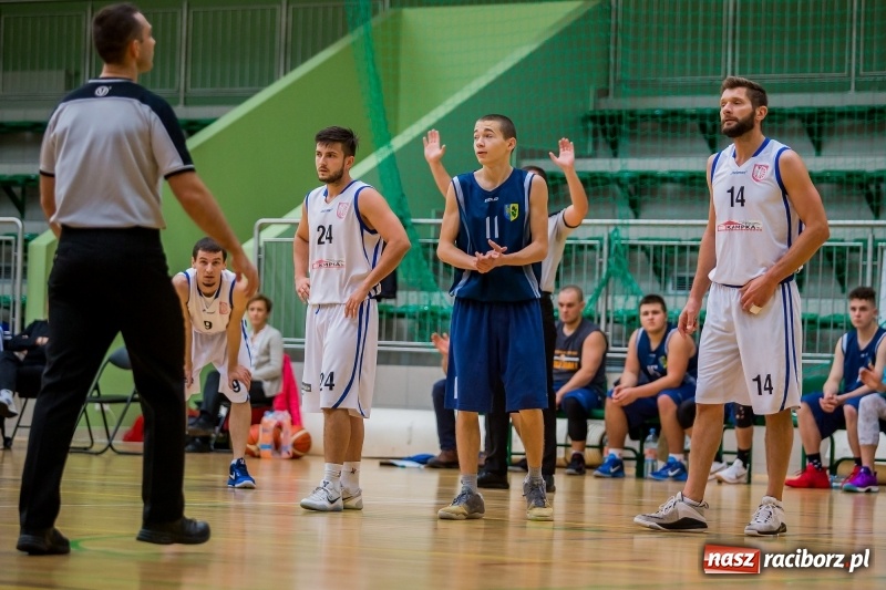 Zdjęcie w galerii na portalu naszraciborz.pl: Koszykówka: Wysoka wygrana Ofensywy Racibórz z MKS Strzelce Opolskie wiadomości z regionu