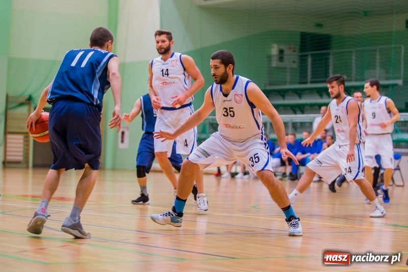 Zdjęcie w galerii na portalu naszraciborz.pl: Koszykówka: Wysoka wygrana Ofensywy Racibórz z MKS Strzelce Opolskie wiadomości z regionu