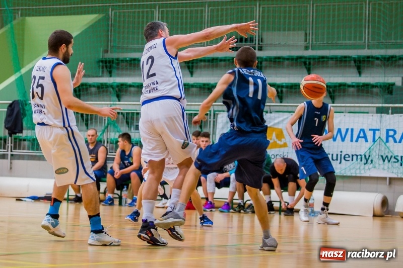 Zdjęcie w galerii na portalu naszraciborz.pl: Koszykówka: Wysoka wygrana Ofensywy Racibórz z MKS Strzelce Opolskie wiadomości z regionu