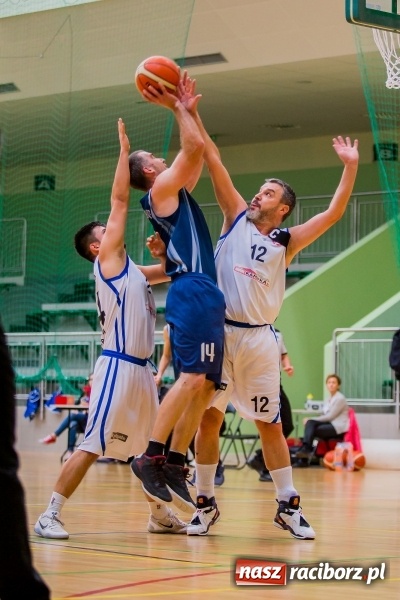 Zdjęcie w galerii na portalu naszraciborz.pl: Koszykówka: Wysoka wygrana Ofensywy Racibórz z MKS Strzelce Opolskie wiadomości z regionu