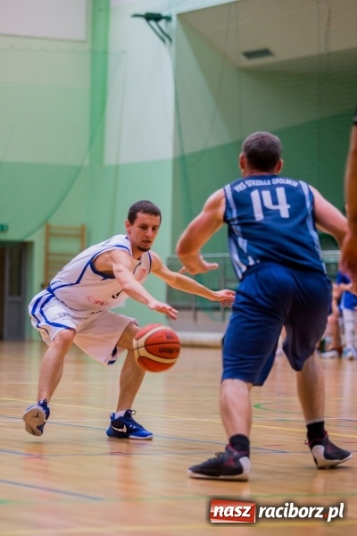 Zdjęcie w galerii na portalu naszraciborz.pl: Koszykówka: Wysoka wygrana Ofensywy Racibórz z MKS Strzelce Opolskie wiadomości z regionu
