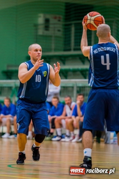 Zdjęcie w galerii na portalu naszraciborz.pl: Koszykówka: Wysoka wygrana Ofensywy Racibórz z MKS Strzelce Opolskie wiadomości z regionu