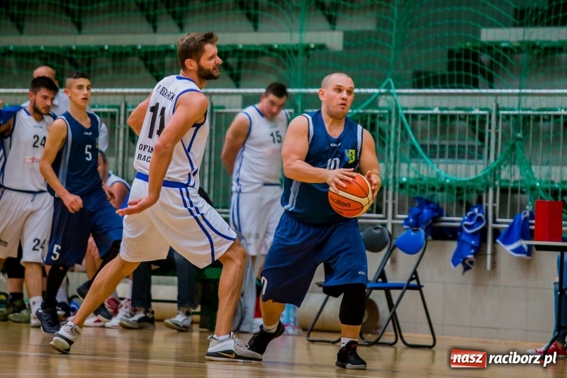 Zdjęcie w galerii na portalu naszraciborz.pl: Koszykówka: Wysoka wygrana Ofensywy Racibórz z MKS Strzelce Opolskie wiadomości z regionu