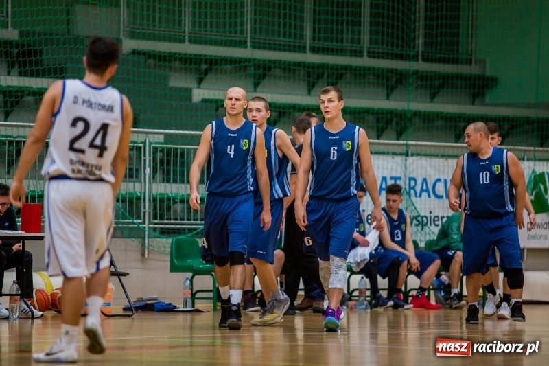 Zdjęcie w galerii na portalu naszraciborz.pl: Koszykówka: Wysoka wygrana Ofensywy Racibórz z MKS Strzelce Opolskie wiadomości z regionu