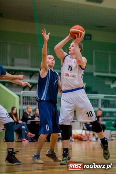 Zdjęcie w galerii na portalu naszraciborz.pl: Koszykówka: Wysoka wygrana Ofensywy Racibórz z MKS Strzelce Opolskie wiadomości z regionu