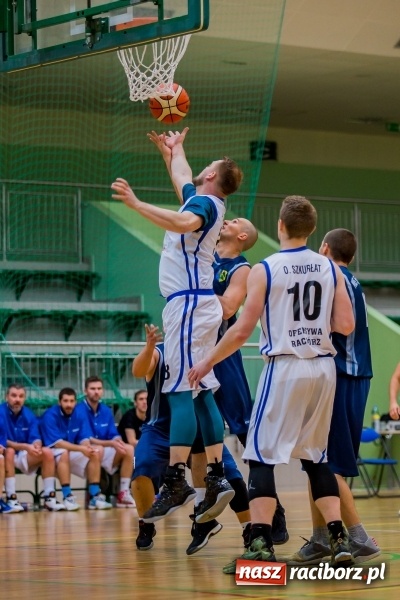 Zdjęcie w galerii na portalu naszraciborz.pl: Koszykówka: Wysoka wygrana Ofensywy Racibórz z MKS Strzelce Opolskie wiadomości z regionu