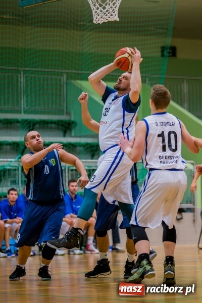 Zdjęcie w galerii na portalu naszraciborz.pl: Koszykówka: Wysoka wygrana Ofensywy Racibórz z MKS Strzelce Opolskie wiadomości z regionu