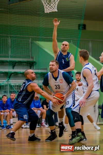 Zdjęcie w galerii na portalu naszraciborz.pl: Koszykówka: Wysoka wygrana Ofensywy Racibórz z MKS Strzelce Opolskie wiadomości z regionu