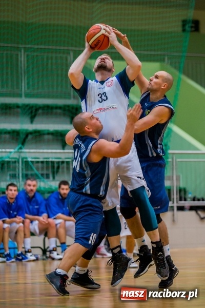 Zdjęcie w galerii na portalu naszraciborz.pl: Koszykówka: Wysoka wygrana Ofensywy Racibórz z MKS Strzelce Opolskie wiadomości z regionu