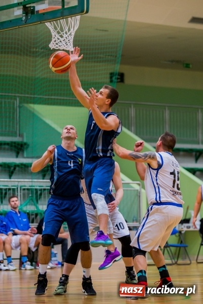 Zdjęcie w galerii na portalu naszraciborz.pl: Koszykówka: Wysoka wygrana Ofensywy Racibórz z MKS Strzelce Opolskie wiadomości z regionu