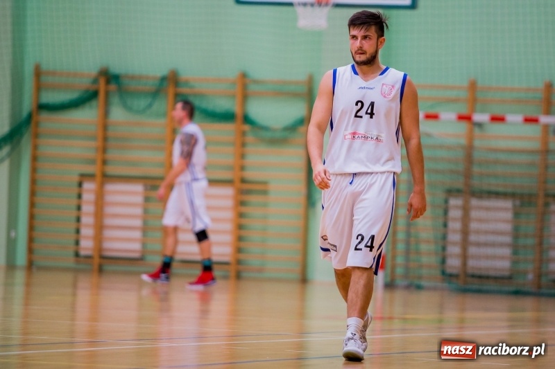 Zdjęcie w galerii na portalu naszraciborz.pl: Koszykówka: Wysoka wygrana Ofensywy Racibórz z MKS Strzelce Opolskie wiadomości z regionu