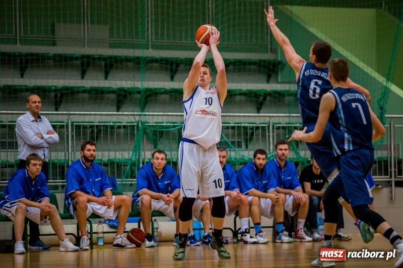 Zdjęcie w galerii na portalu naszraciborz.pl: Koszykówka: Wysoka wygrana Ofensywy Racibórz z MKS Strzelce Opolskie wiadomości z regionu