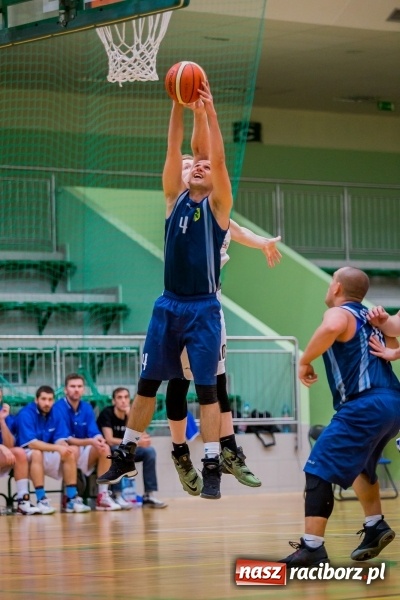 Zdjęcie w galerii na portalu naszraciborz.pl: Koszykówka: Wysoka wygrana Ofensywy Racibórz z MKS Strzelce Opolskie wiadomości z regionu