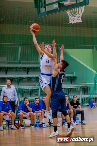 Zdjęcie w galerii na portalu naszraciborz.pl: Koszykówka: Wysoka wygrana Ofensywy Racibórz z MKS Strzelce Opolskie wiadomości z regionu