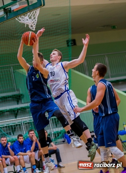 Zdjęcie w galerii na portalu naszraciborz.pl: Koszykówka: Wysoka wygrana Ofensywy Racibórz z MKS Strzelce Opolskie wiadomości z regionu