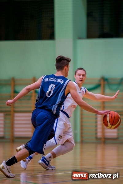 Zdjęcie w galerii na portalu naszraciborz.pl: Koszykówka: Wysoka wygrana Ofensywy Racibórz z MKS Strzelce Opolskie wiadomości z regionu