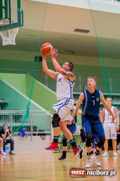 Zdjęcie w galerii na portalu naszraciborz.pl: Koszykówka: Wysoka wygrana Ofensywy Racibórz z MKS Strzelce Opolskie wiadomości z regionu