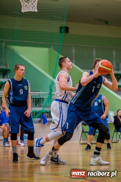 Zdjęcie w galerii na portalu naszraciborz.pl: Koszykówka: Wysoka wygrana Ofensywy Racibórz z MKS Strzelce Opolskie wiadomości z regionu