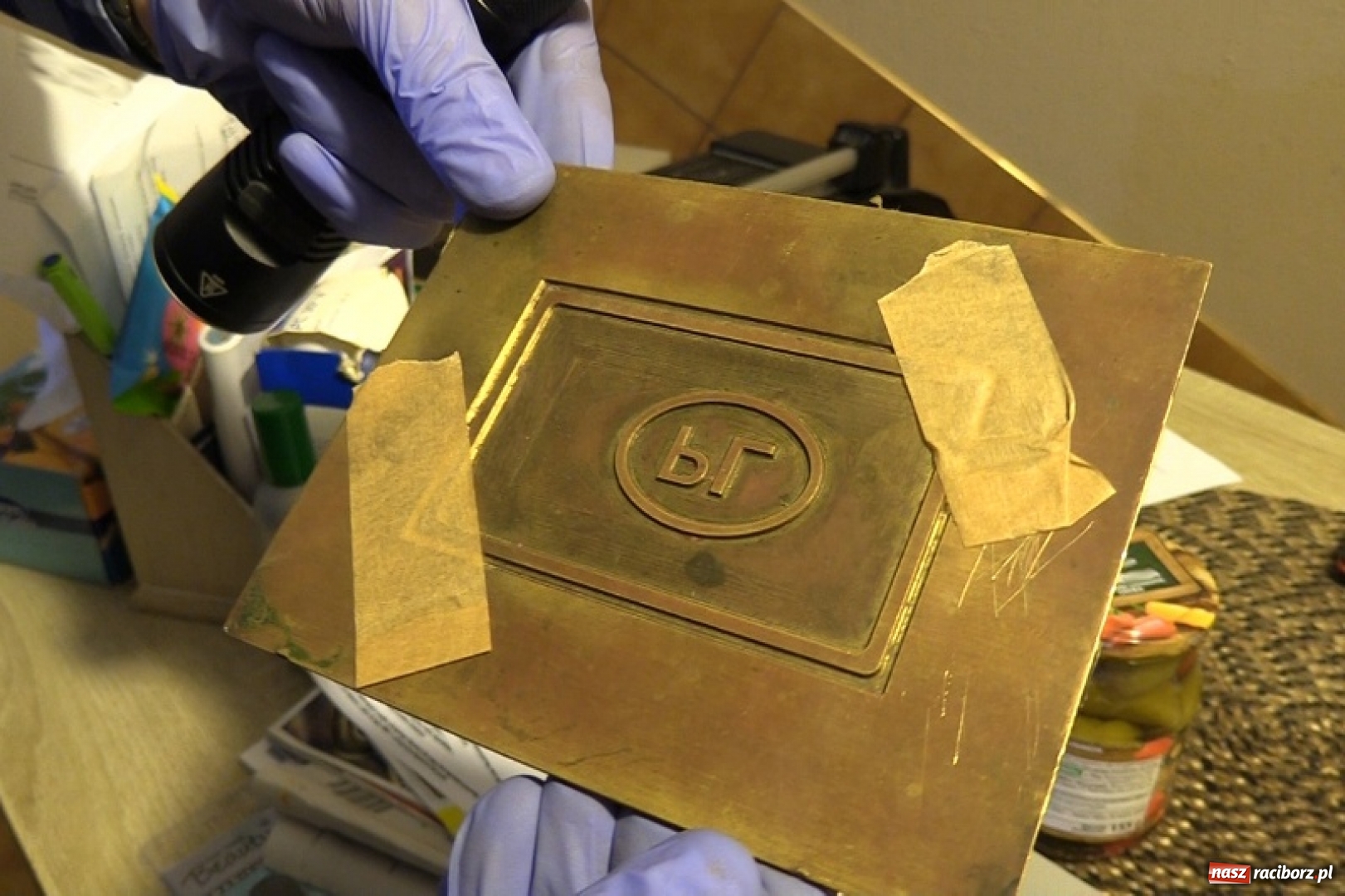 Zdjęcie w galerii na portalu naszraciborz.pl: Mogli sfałszować niemal każdy dokument – rozbito zorganizowaną grupę przestępczą wiadomości z regionu