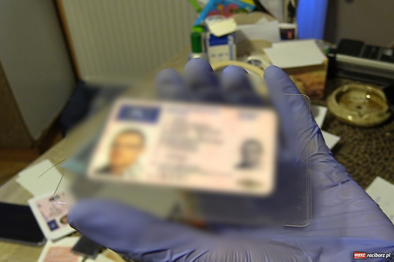 Zdjęcie w galerii na portalu naszraciborz.pl: Mogli sfałszować niemal każdy dokument – rozbito zorganizowaną grupę przestępczą wiadomości z regionu