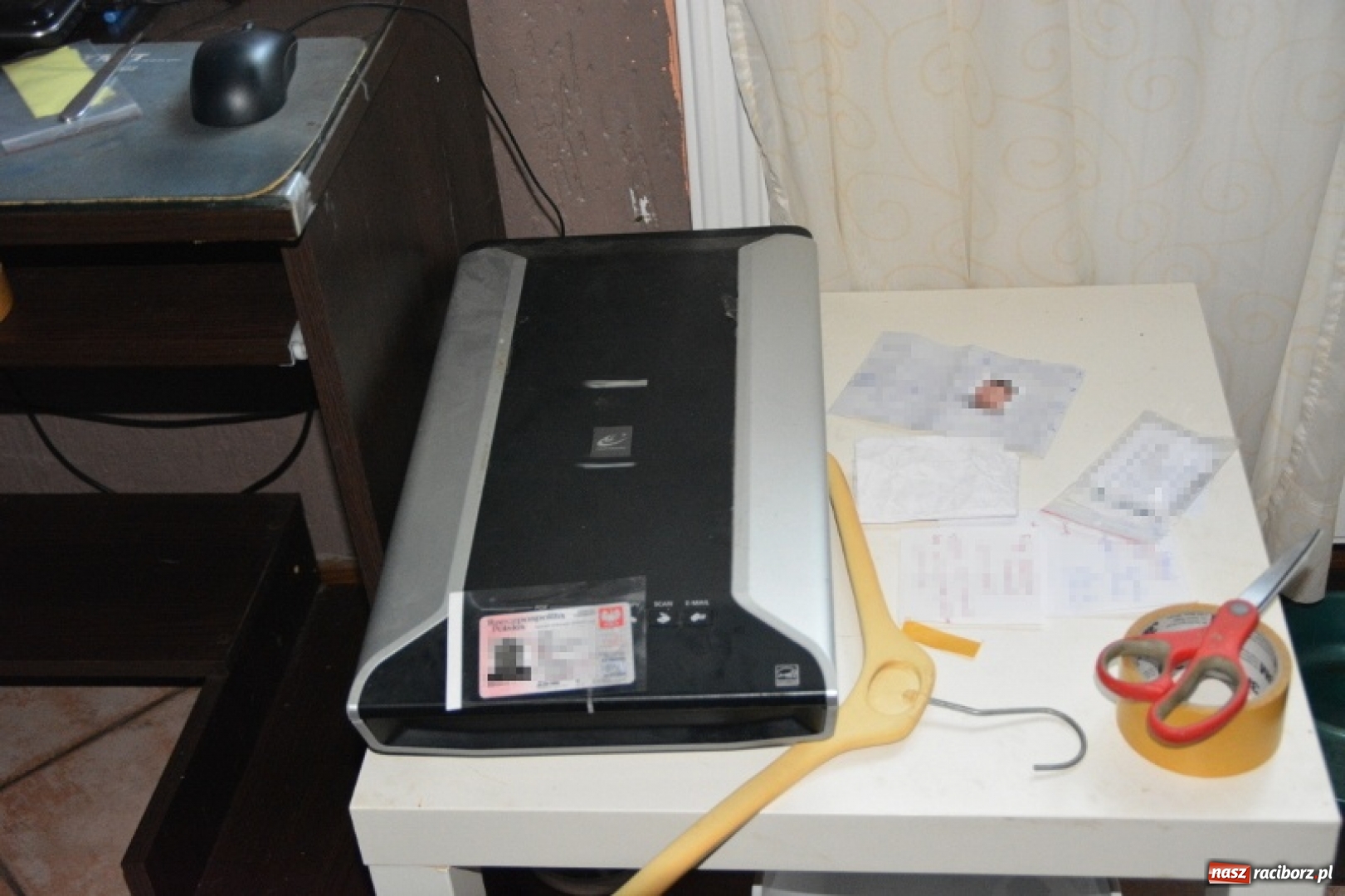 Zdjęcie w galerii na portalu naszraciborz.pl: Mogli sfałszować niemal każdy dokument – rozbito zorganizowaną grupę przestępczą wiadomości z regionu