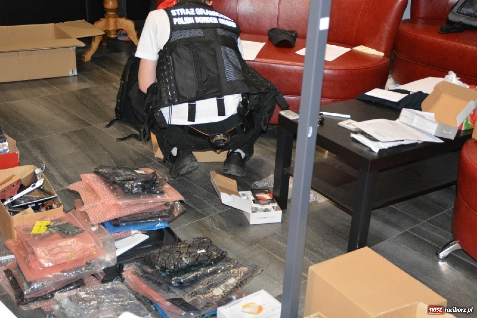 Zdjęcie w galerii na portalu naszraciborz.pl: Mogli sfałszować niemal każdy dokument – rozbito zorganizowaną grupę przestępczą wiadomości z regionu