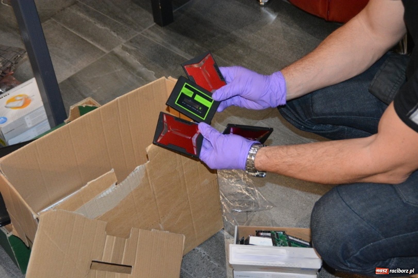 Zdjęcie w galerii na portalu naszraciborz.pl: Mogli sfałszować niemal każdy dokument – rozbito zorganizowaną grupę przestępczą wiadomości z regionu