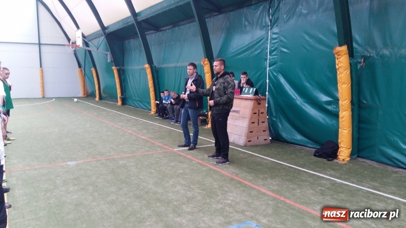 Zdjęcie w galerii na portalu naszraciborz.pl: Inauguracja IV edycji Rudzkiej Amatorskiej Ligi Piłki Nożnej Pięcioosobowej wiadomości z regionu