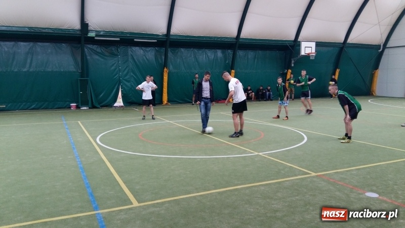 Zdjęcie w galerii na portalu naszraciborz.pl: Inauguracja IV edycji Rudzkiej Amatorskiej Ligi Piłki Nożnej Pięcioosobowej wiadomości z regionu