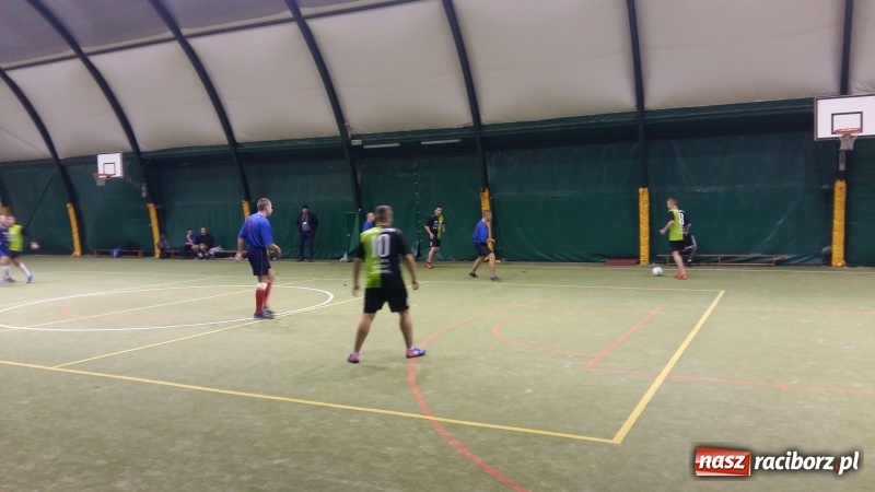 Zdjęcie w galerii na portalu naszraciborz.pl: Inauguracja IV edycji Rudzkiej Amatorskiej Ligi Piłki Nożnej Pięcioosobowej wiadomości z regionu