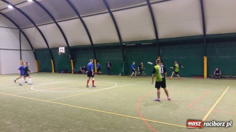 Zdjęcie w galerii na portalu naszraciborz.pl: Inauguracja IV edycji Rudzkiej Amatorskiej Ligi Piłki Nożnej Pięcioosobowej wiadomości z regionu