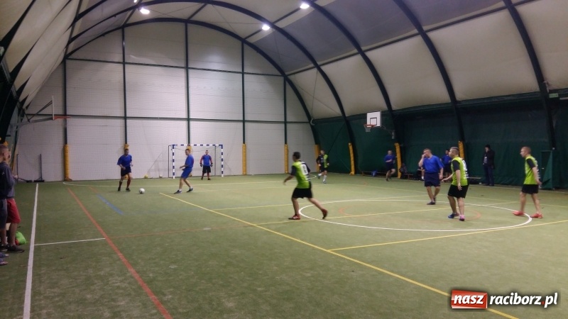 Zdjęcie w galerii na portalu naszraciborz.pl: Inauguracja IV edycji Rudzkiej Amatorskiej Ligi Piłki Nożnej Pięcioosobowej wiadomości z regionu