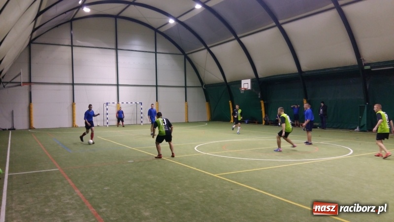 Zdjęcie w galerii na portalu naszraciborz.pl: Inauguracja IV edycji Rudzkiej Amatorskiej Ligi Piłki Nożnej Pięcioosobowej wiadomości z regionu