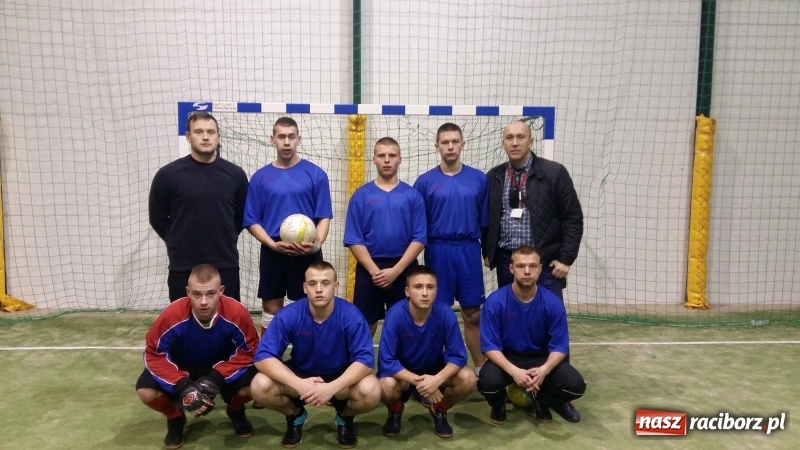 Zdjęcie w galerii na portalu naszraciborz.pl: Inauguracja IV edycji Rudzkiej Amatorskiej Ligi Piłki Nożnej Pięcioosobowej wiadomości z regionu