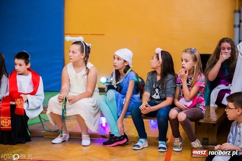 Zdjęcie w galerii na portalu naszraciborz.pl: Bal wszystkich świętych w SP 13 wiadomości z regionu