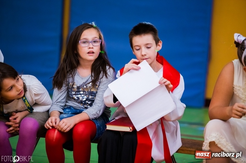 Zdjęcie w galerii na portalu naszraciborz.pl: Bal wszystkich świętych w SP 13 wiadomości z regionu